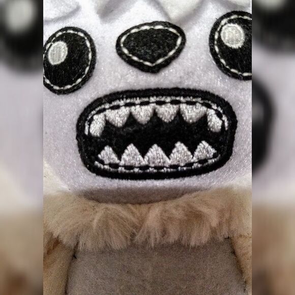 WAMPA Plush Star Wars Galaxys Edge 8" NWT Galaxy's Edge - Picture 4 of 8